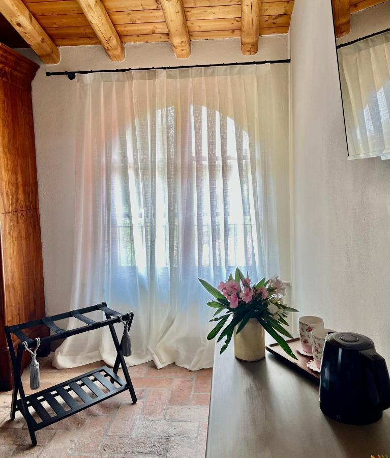 Le Mansarine Charme B&B Castellaro  外观 照片